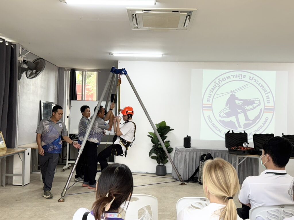 นักศึกษาแพทย์ ชั้นปีที่ 4 ได้เข้าศึกษาดูงาน ณ ชมรมกู้ภัยทางสูงประเทศไทย