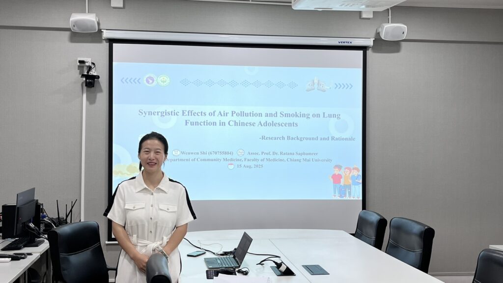 ภาพบรรยากาศการสัมมนาปริญญาเอก ในหัวข้อ Synergistic Effects of Air Pollution and Smoking on Lung Function in Chinese Adolescents โดย Ms.Wenwen Shi
