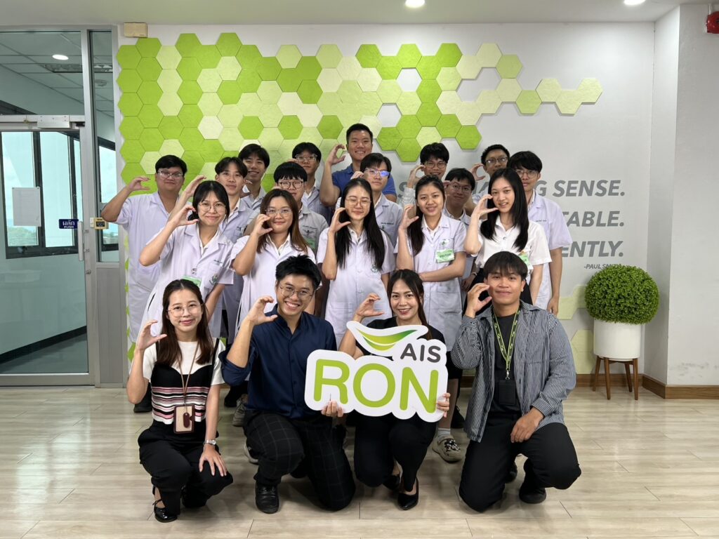 อ.นพ.ชโนดม เพียรกุศล และนักศึกษาแพทย์ชั้นปีที่ 4 ร่วมทำกิจกรรมส่งเสริมสุขภาพบุคลากรในสถานประกอบการ ในหัวข้อ โรคกระดูกและข้อต่อ