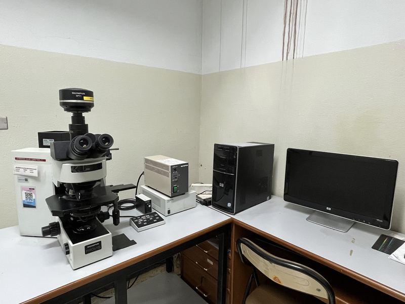 มุมห้องที่ตั้งเครื่อง Olympus AX70 พร้อมคอมพิวเตอร์