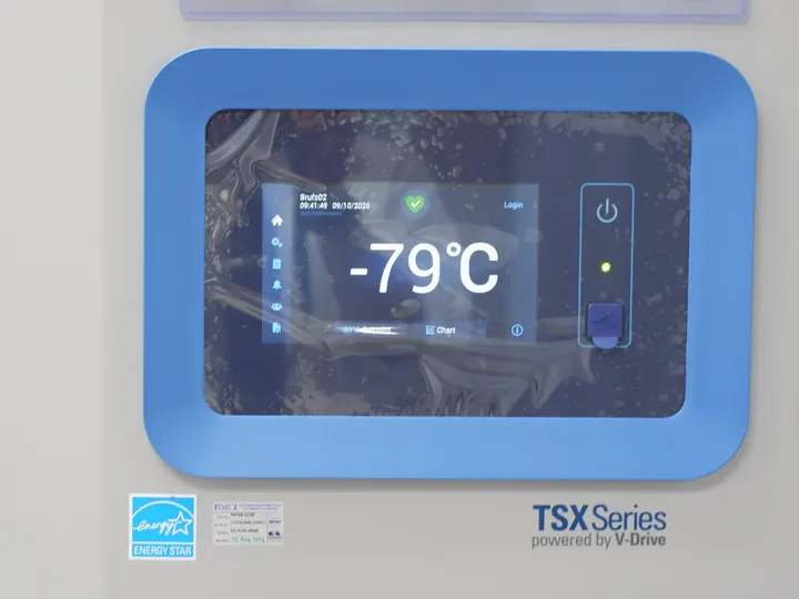 หน้าจอตู้แช่แข็งแสดงอุณหภูมิ −79 °C